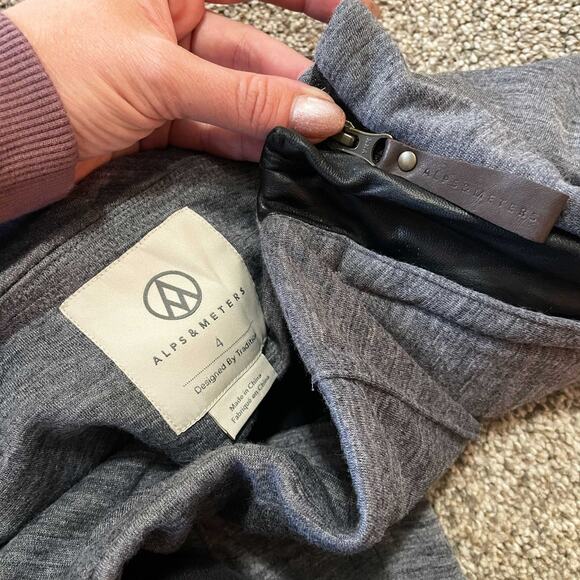 Alps & Meters Women’s stirrup Sterling Leggings Size 4 Grey Leather - Picture 3 of 8